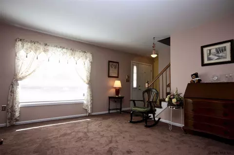 29 Bernard Pl, Glenmont, NY 12077 photo 4