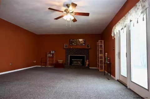 29 Bernard Pl, Glenmont, NY 12077 photo 13