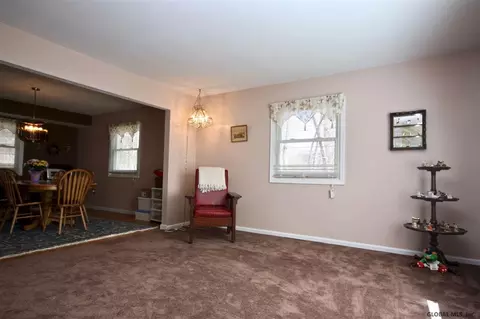 29 Bernard Pl, Glenmont, NY 12077 photo 6