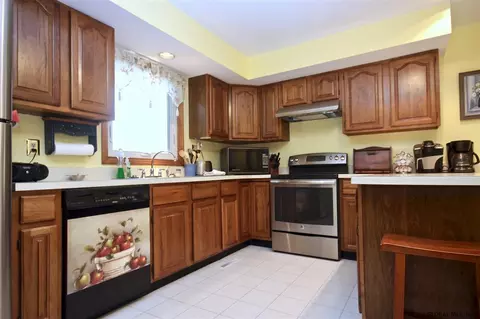 29 Bernard Pl, Glenmont, NY 12077 photo 11