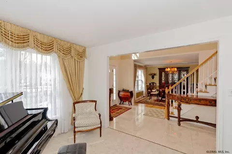 1 Egmont Ct, Delmar, NY 12054 photo 4