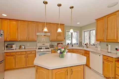 1 Egmont Ct, Delmar, NY 12054 photo 10