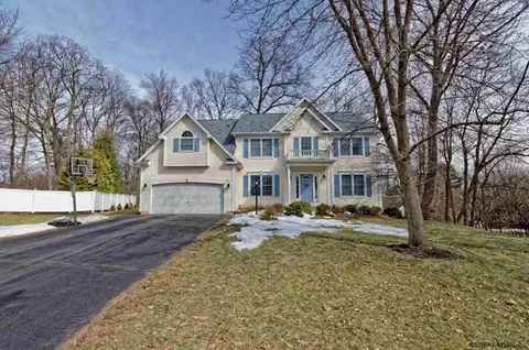 1 Egmont Ct, Delmar, NY 12054 photo 2