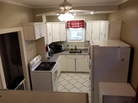 438 2nd St, Schenectady, NY 12306 photo 2