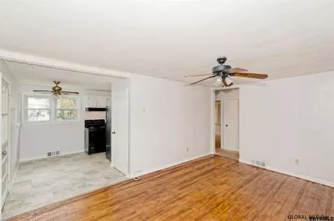 2570 Putnam St, Schenectady, NY 12304 photo 5