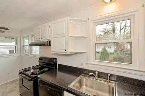 2570 Putnam St, Schenectady, NY 12304 photo 10