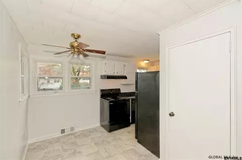 2570 Putnam St, Schenectady, NY 12304 photo 7