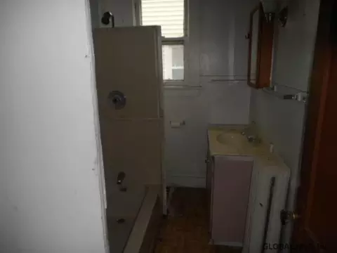 15 Hawk St, Schenectady, NY 12307 photo 5