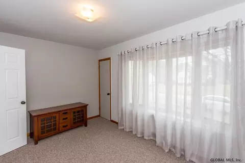 364 E Campbell Rd, Schenectady, NY 12303 photo 15