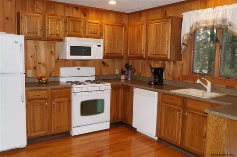 1060 West Way, Hampton, NY 12837 photo 6
