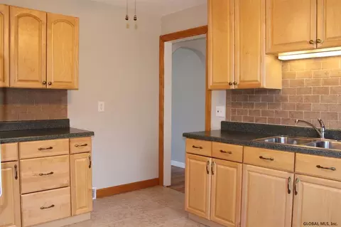 1031 Peter Rd, Schenectady, NY 12303 photo 8