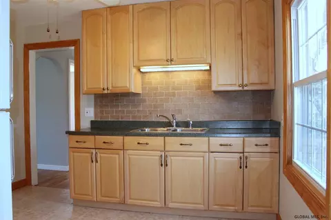 1031 Peter Rd, Schenectady, NY 12303 photo 6