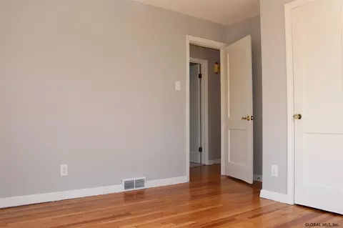 1031 Peter Rd, Schenectady, NY 12303 photo 11