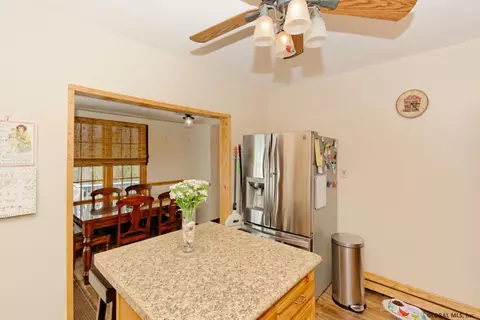 9 Wagner Ave, Schenectady, NY 12304 photo 4