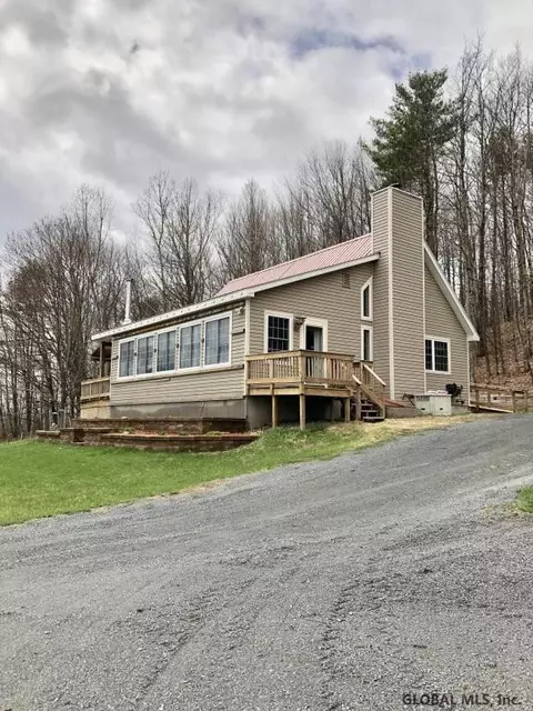 3 Donald Ln, Argyle, NY 12809 photo 2