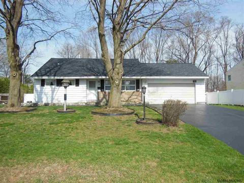 8 Goffredo Dr, Schenectady, NY 12303 photo 2