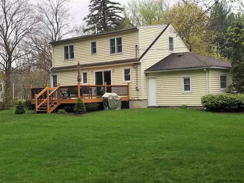 66 Hite Ct, Schenectady, NY 12303 photo 2