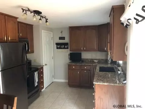 66 Hite Ct, Schenectady, NY 12303 photo 5