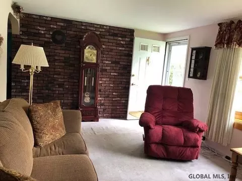 66 Hite Ct, Schenectady, NY 12303 photo 4