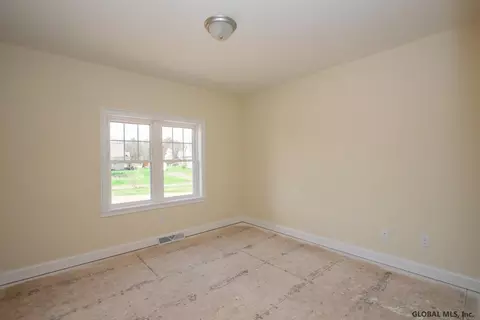 808 Rainbow Dr, Schenectady, NY 12303 photo 19