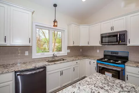 808 Rainbow Dr, Schenectady, NY 12303 photo 7