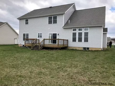 54 Huntswood Ln, Glenmont, NY 12077 photo 3