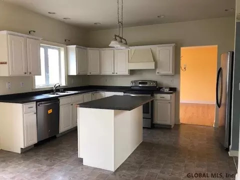54 Huntswood Ln, Glenmont, NY 12077 photo 7