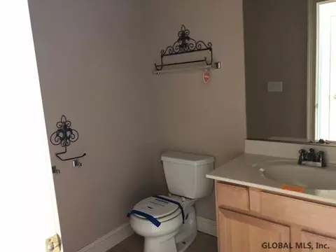 54 Huntswood Ln, Glenmont, NY 12077 photo 12