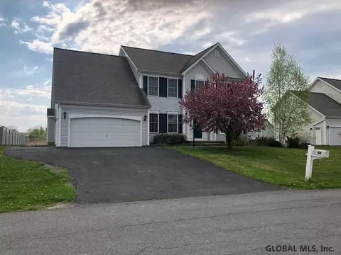 54 Huntswood Ln, Glenmont, NY 12077 photo 2