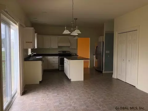 54 Huntswood Ln, Glenmont, NY 12077 photo 8