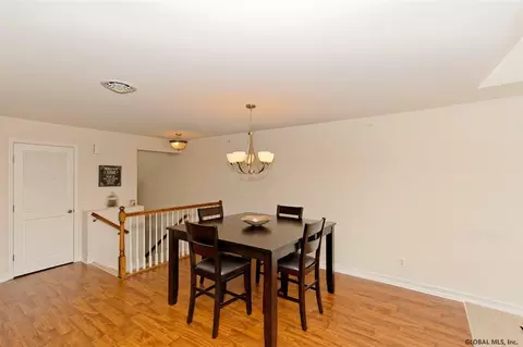 105 Paddock Cir, Schenectady, NY 12306 photo 7
