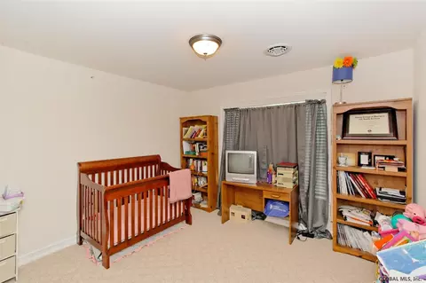 105 Paddock Cir, Schenectady, NY 12306 photo 18