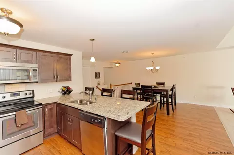 105 Paddock Cir, Schenectady, NY 12306 photo 10