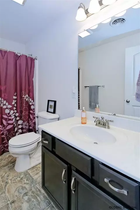 105 Paddock Cir, Schenectady, NY 12306 photo 24