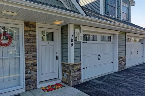 105 Paddock Cir, Schenectady, NY 12306 photo 3