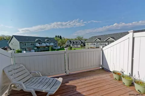 105 Paddock Cir, Schenectady, NY 12306 photo 16