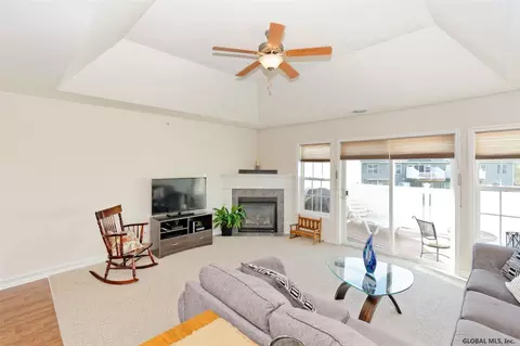 105 Paddock Cir, Schenectady, NY 12306 photo 12