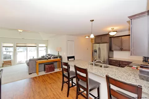 105 Paddock Cir, Schenectady, NY 12306 photo 9