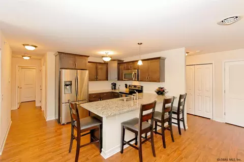 105 Paddock Cir, Schenectady, NY 12306 photo 8