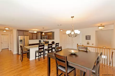 105 Paddock Cir, Schenectady, NY 12306 photo 6