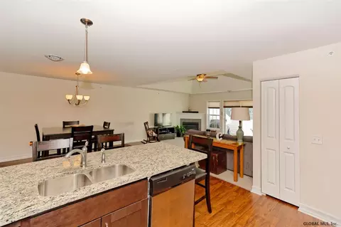 105 Paddock Cir, Schenectady, NY 12306 photo 11