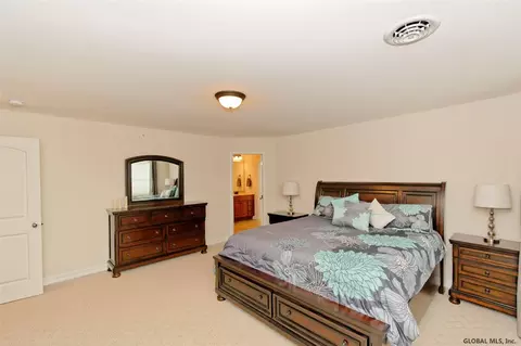 105 Paddock Cir, Schenectady, NY 12306 photo 22