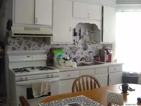 445 Eleanor St, Schenectady, NY 12306 photo 4