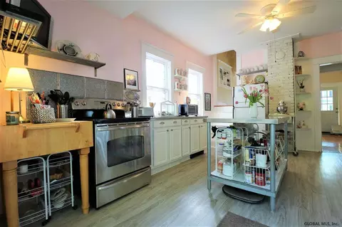 137 Elmer Ave, Schenectady, NY 12308 photo 5