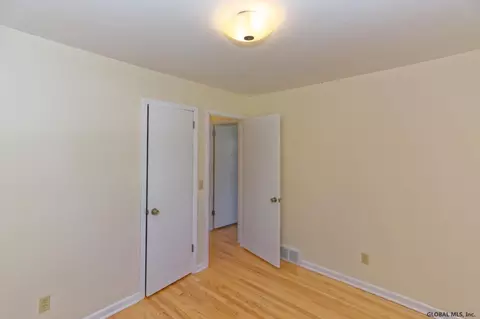 4 Phyllis Ct, Schenectady, NY 12303 photo 15