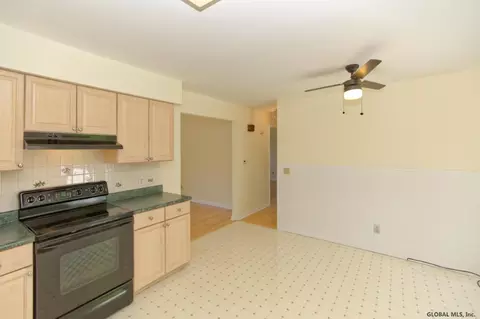 4 Phyllis Ct, Schenectady, NY 12303 photo 10
