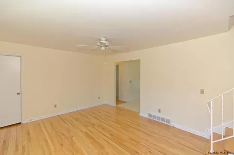 4 Phyllis Ct, Schenectady, NY 12303 photo 6