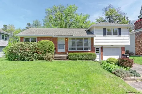 4 Phyllis Ct, Schenectady, NY 12303 photo 1