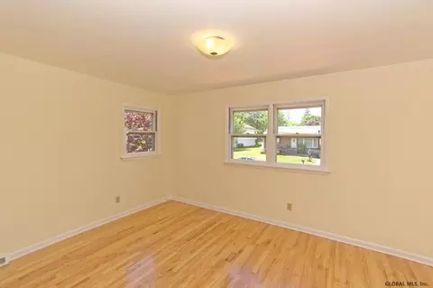 4 Phyllis Ct, Schenectady, NY 12303 photo 18
