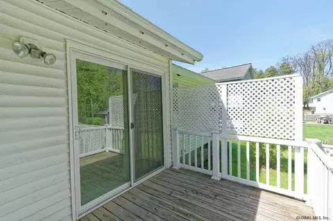 4 Phyllis Ct, Schenectady, NY 12303 photo 25